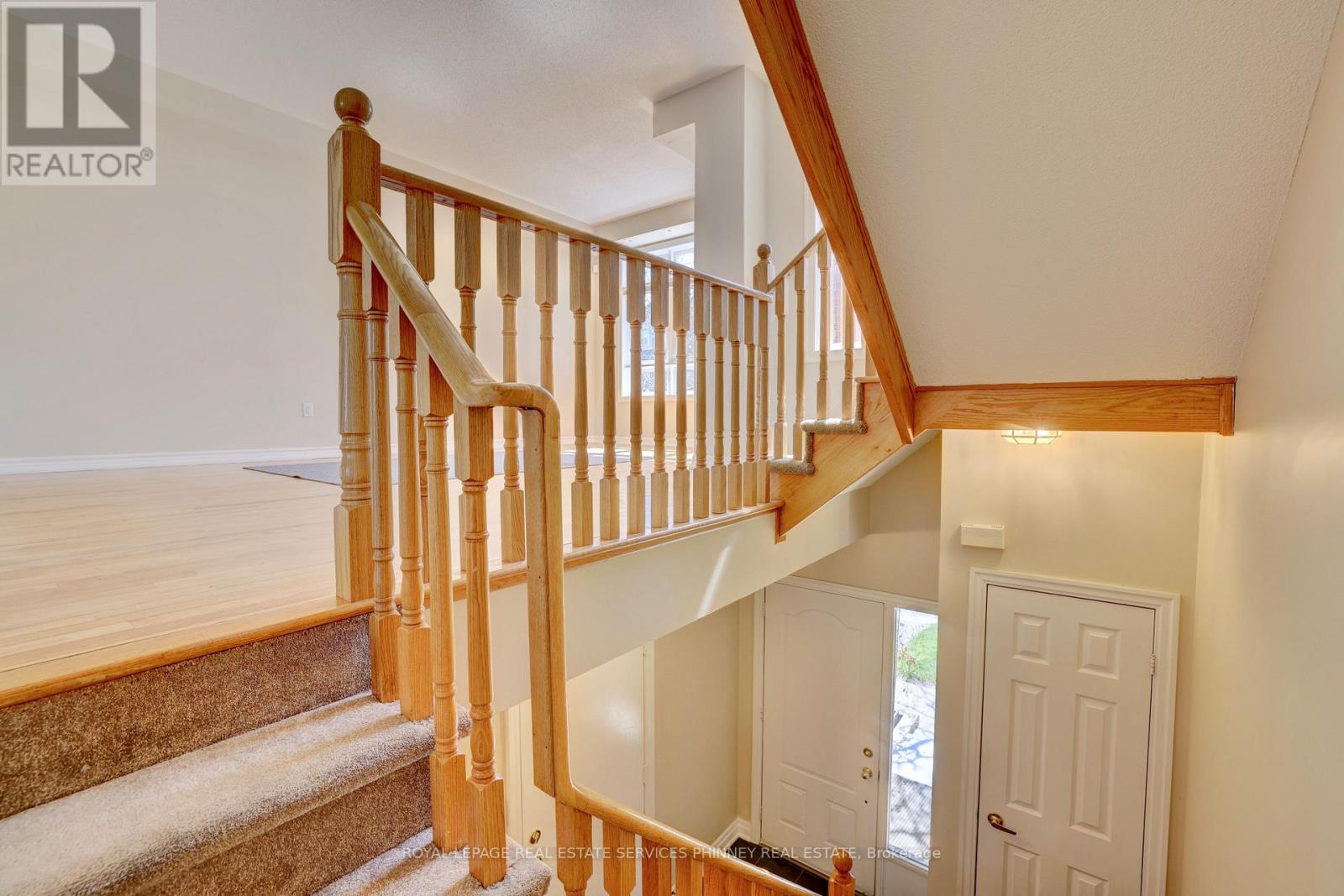 165 Lakeshore Road E, Mississauga, Ontario  L5G 4T9 - Photo 4 - W12616272