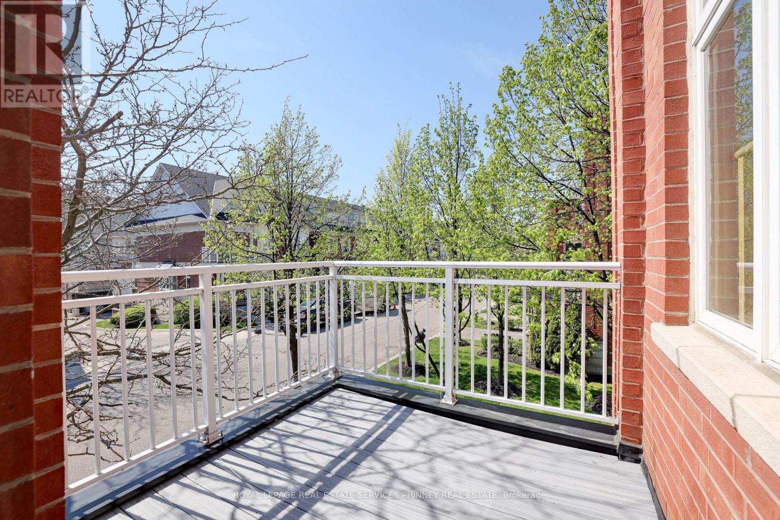 165 Lakeshore Road E, Mississauga, Ontario  L5G 4T9 - Photo 8 - W12616272