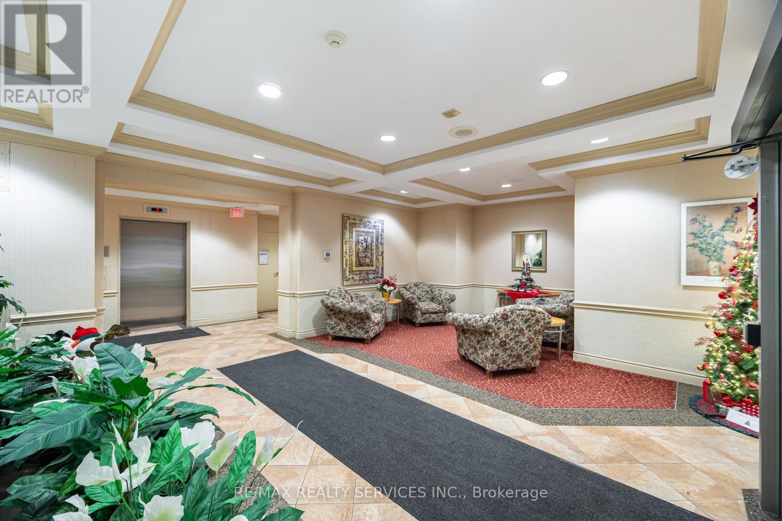 703 - 7 Dayspring Circle, Brampton, Ontario  L6P 1B8 - Photo 4 - W12616308