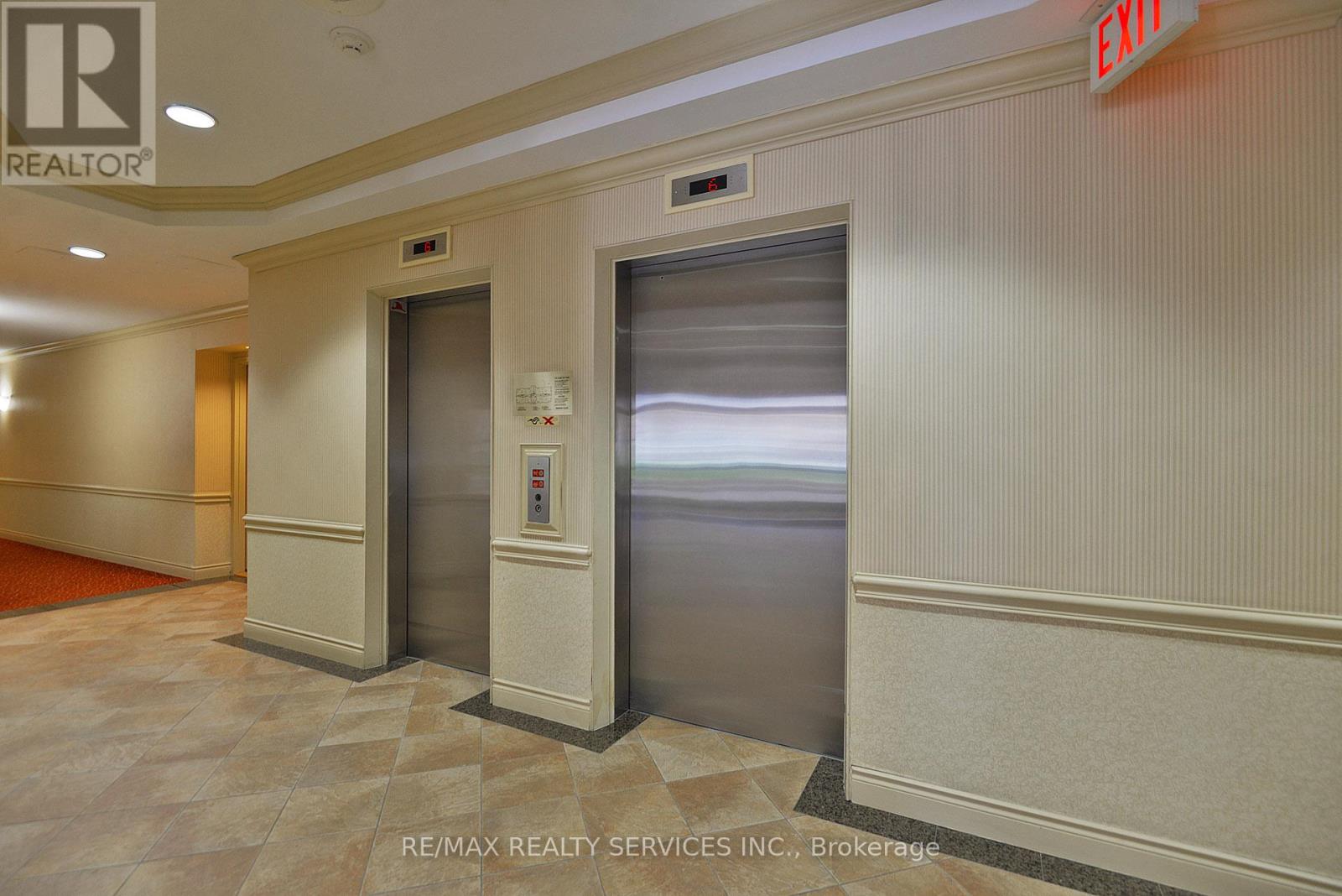 703 - 7 Dayspring Circle, Brampton, Ontario  L6P 1B8 - Photo 5 - W12616308