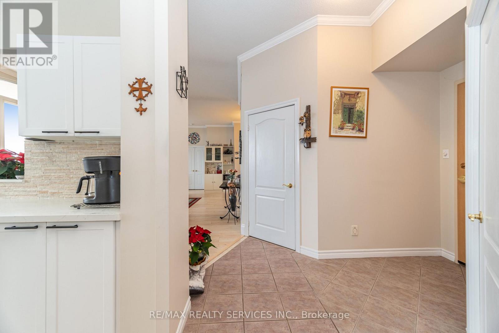 703 - 7 Dayspring Circle, Brampton, Ontario  L6P 1B8 - Photo 7 - W12616308