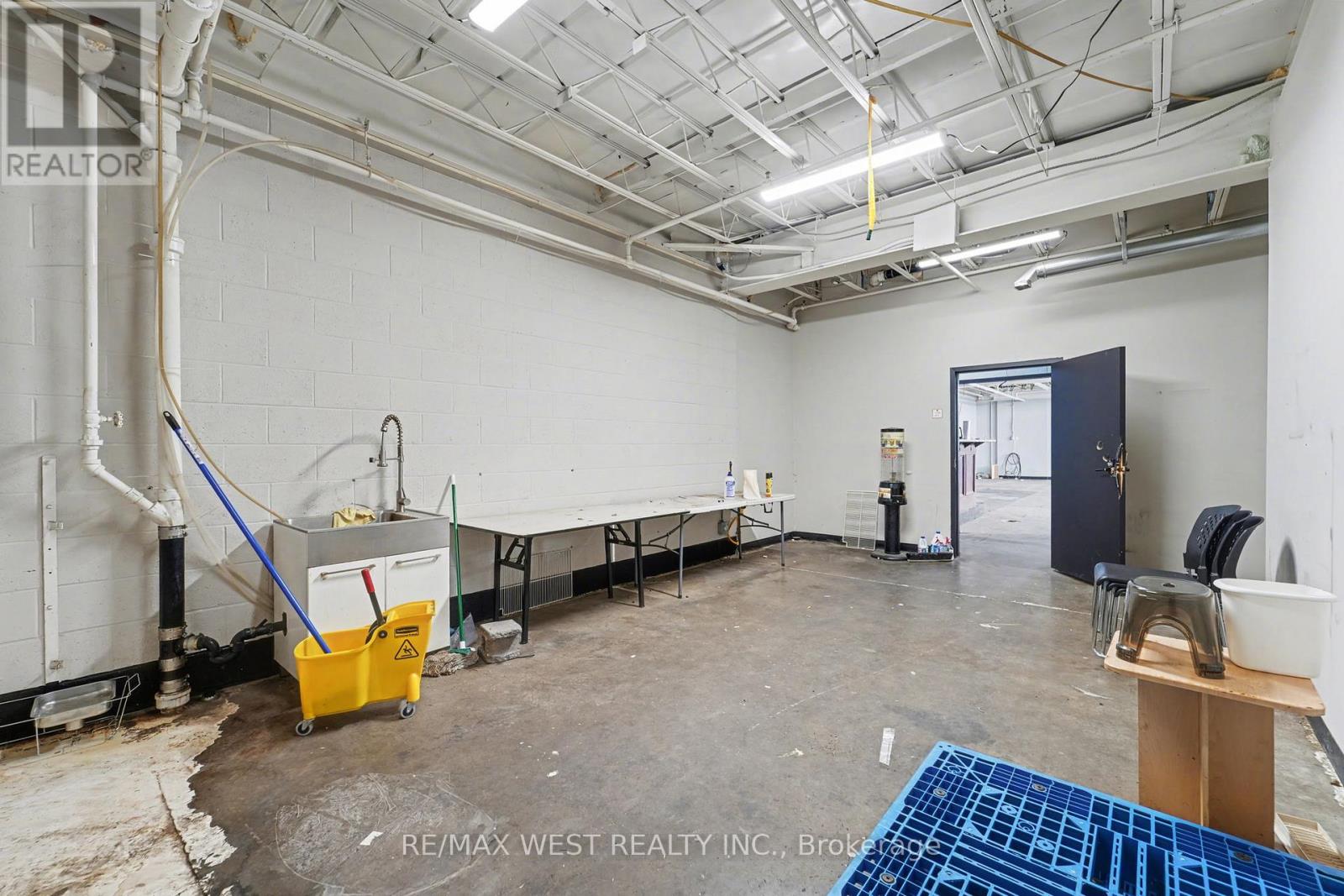 Lower Level - 50 Bartor Road, Toronto (Downsview-Roding-Cfb), Ontario  M9M 2G5 - Photo 10 - W12616310