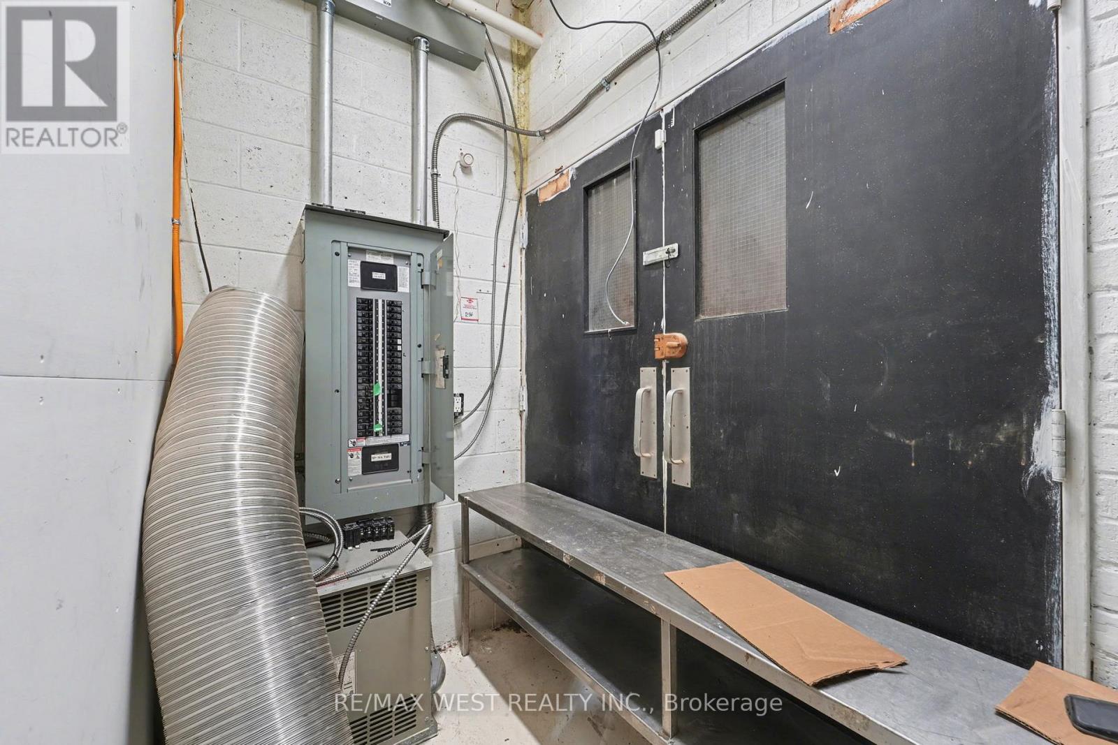 Lower Level - 50 Bartor Road, Toronto (Downsview-Roding-Cfb), Ontario  M9M 2G5 - Photo 11 - W12616310