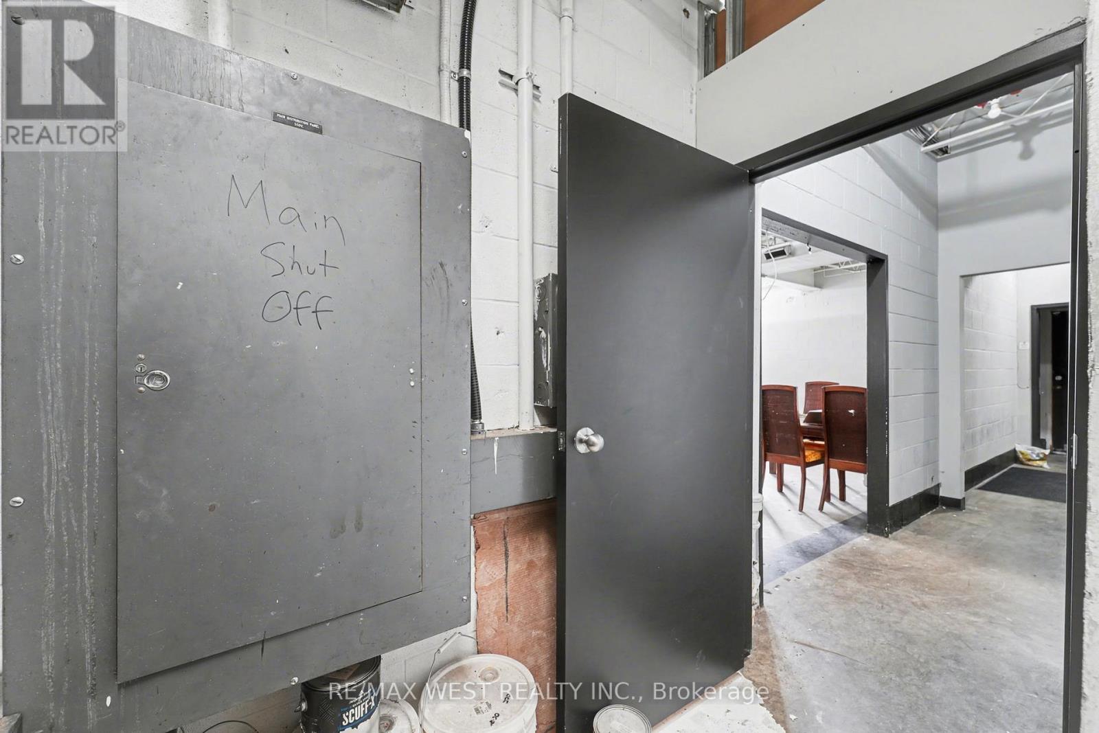 Lower Level - 50 Bartor Road, Toronto (Downsview-Roding-Cfb), Ontario  M9M 2G5 - Photo 12 - W12616310