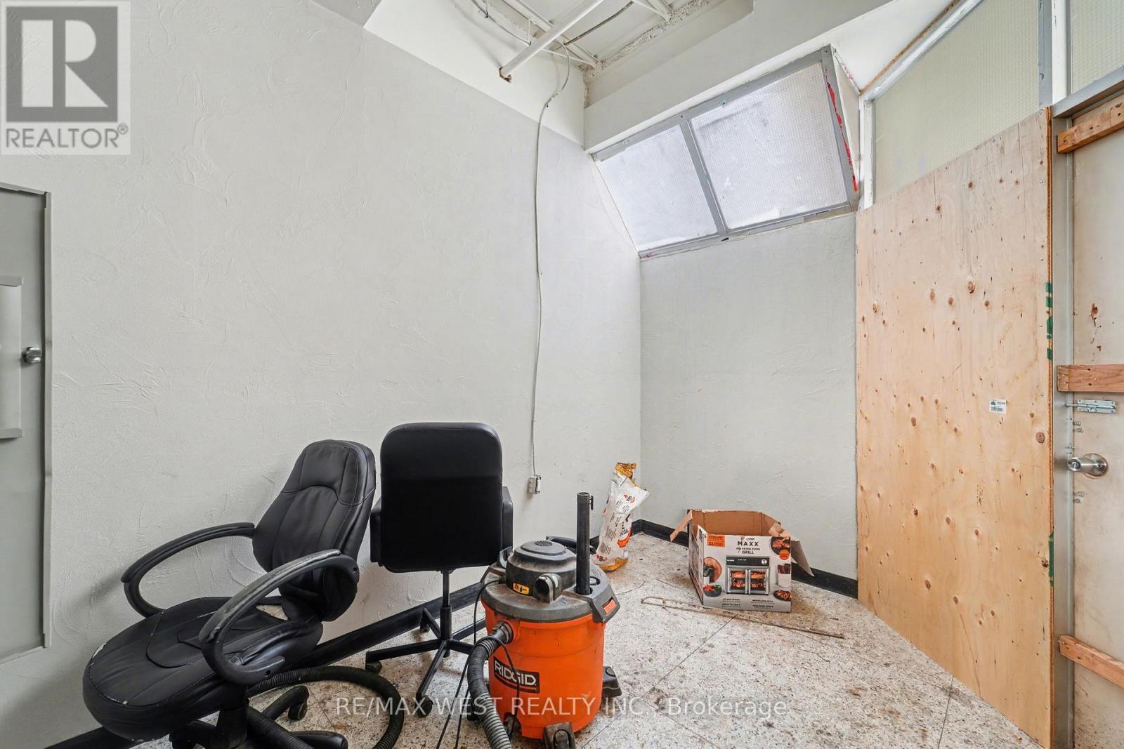 Lower Level - 50 Bartor Road, Toronto (Downsview-Roding-Cfb), Ontario  M9M 2G5 - Photo 20 - W12616310