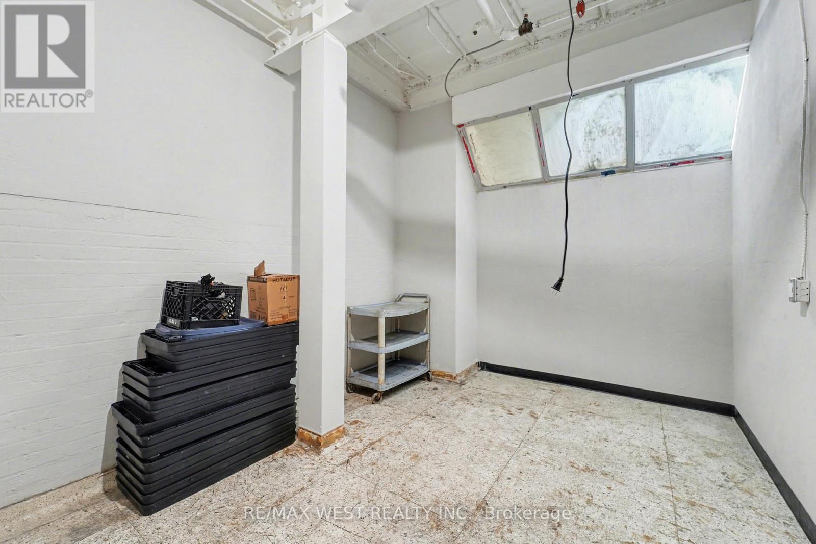 Lower Level - 50 Bartor Road, Toronto (Downsview-Roding-Cfb), Ontario  M9M 2G5 - Photo 22 - W12616310