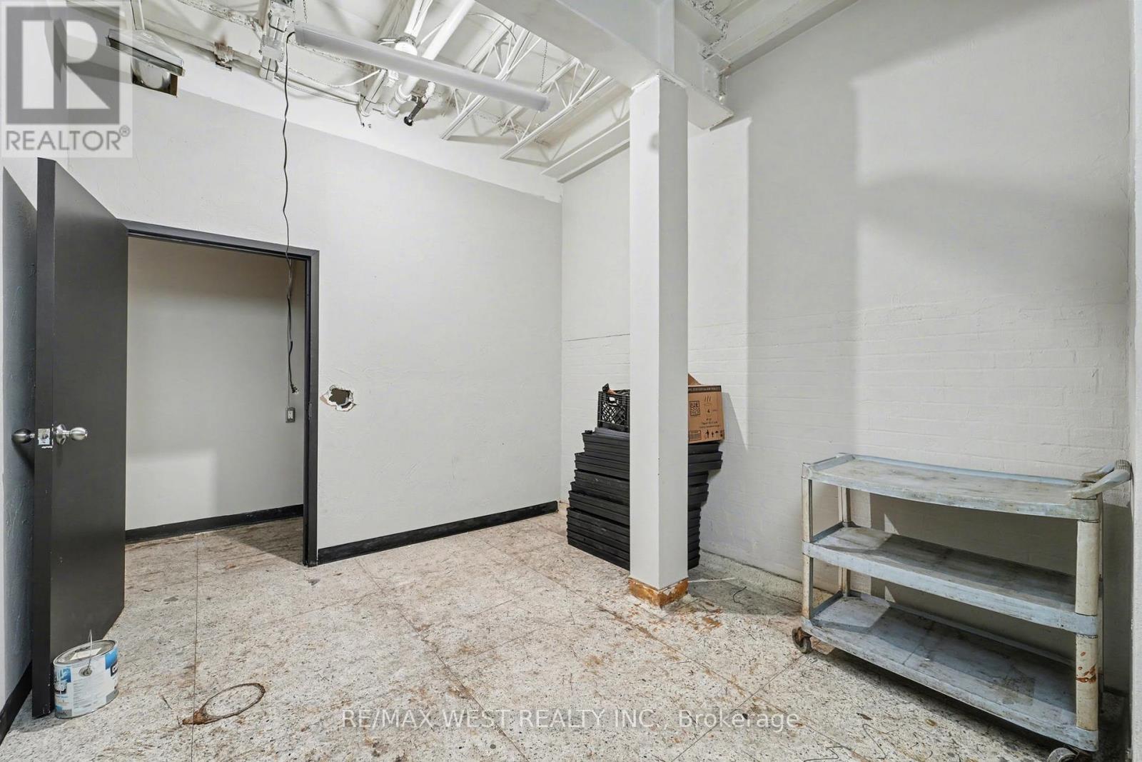 Lower Level - 50 Bartor Road, Toronto (Downsview-Roding-Cfb), Ontario  M9M 2G5 - Photo 23 - W12616310