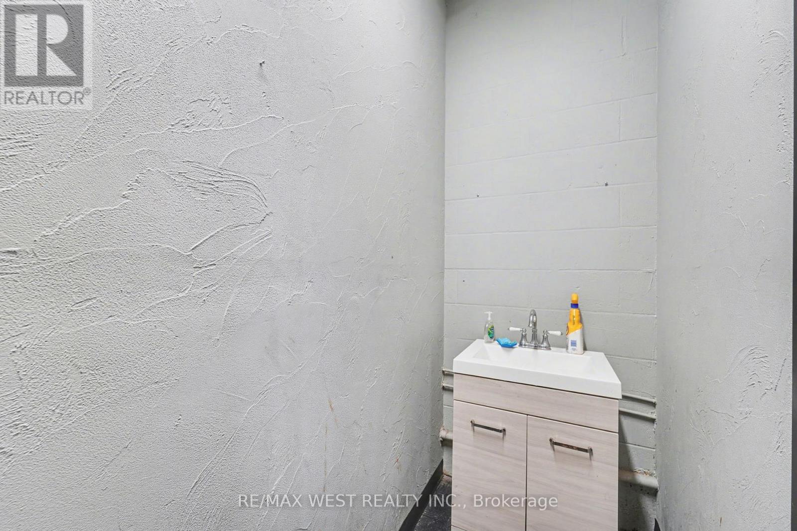 Lower Level - 50 Bartor Road, Toronto (Downsview-Roding-Cfb), Ontario  M9M 2G5 - Photo 25 - W12616310