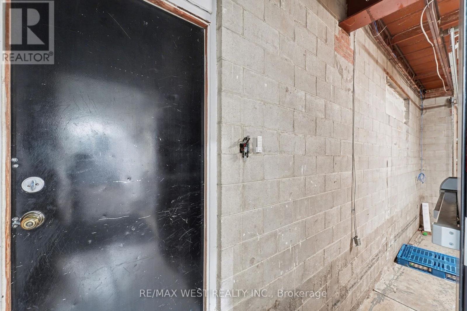 Lower Level - 50 Bartor Road, Toronto (Downsview-Roding-Cfb), Ontario  M9M 2G5 - Photo 3 - W12616310