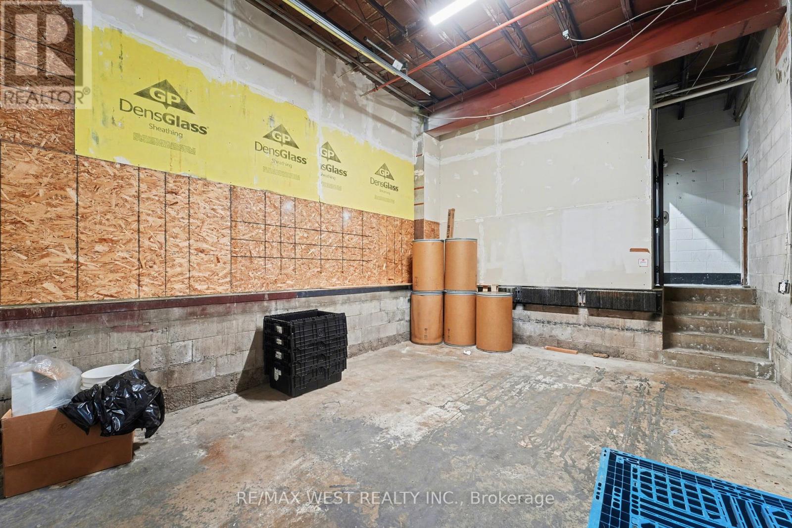 Lower Level - 50 Bartor Road, Toronto (Downsview-Roding-Cfb), Ontario  M9M 2G5 - Photo 5 - W12616310