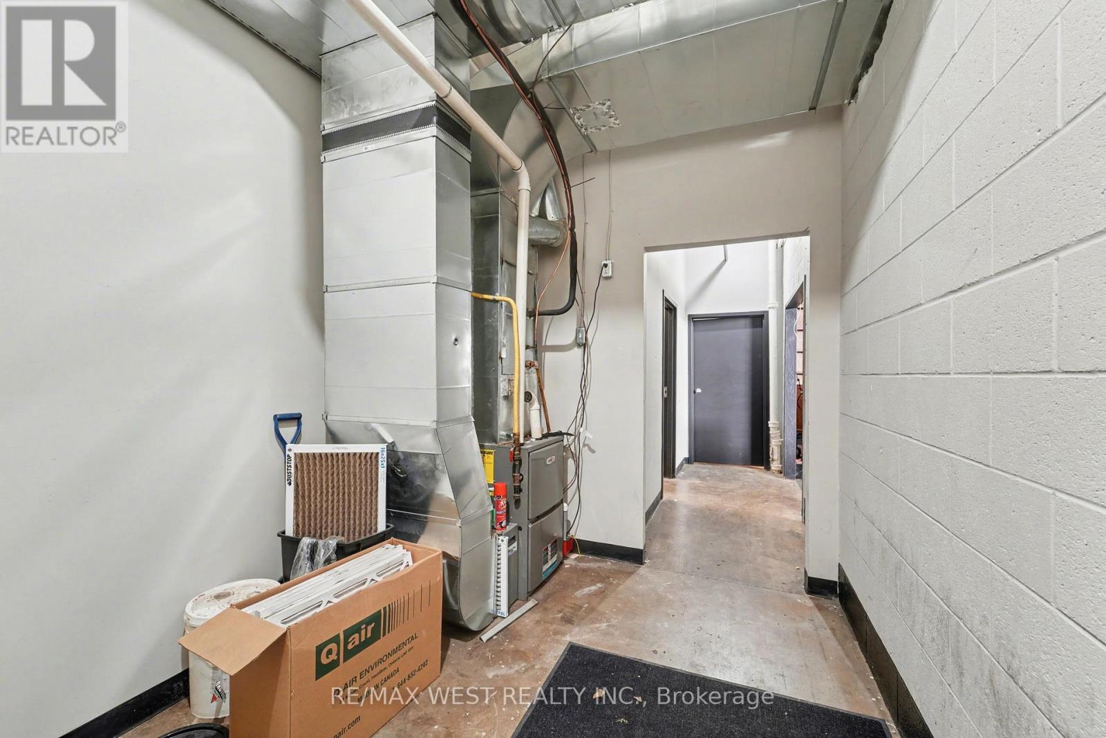 Lower Level - 50 Bartor Road, Toronto (Downsview-Roding-Cfb), Ontario  M9M 2G5 - Photo 7 - W12616310