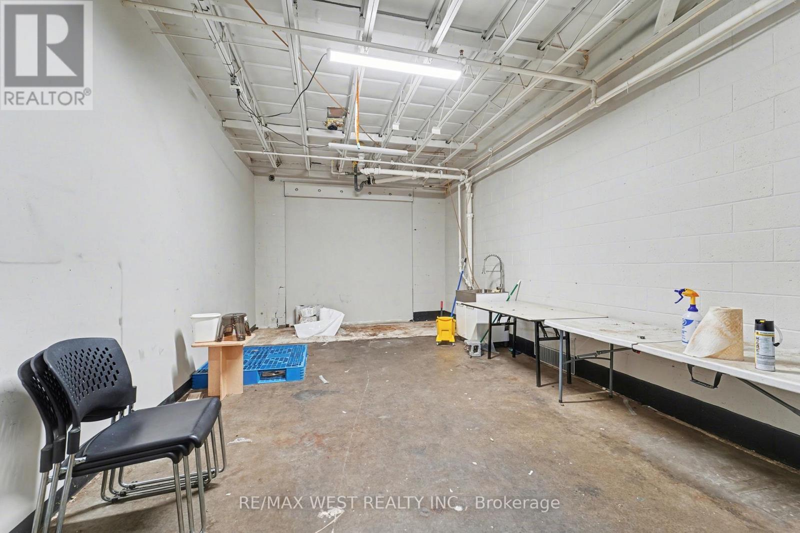 Lower Level - 50 Bartor Road, Toronto (Downsview-Roding-Cfb), Ontario  M9M 2G5 - Photo 9 - W12616310