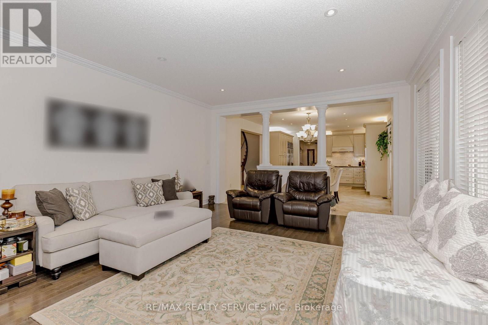 132 Bloomsbury Avenue, Brampton, Ontario  L6P 2X2 - Photo 13 - W12616344