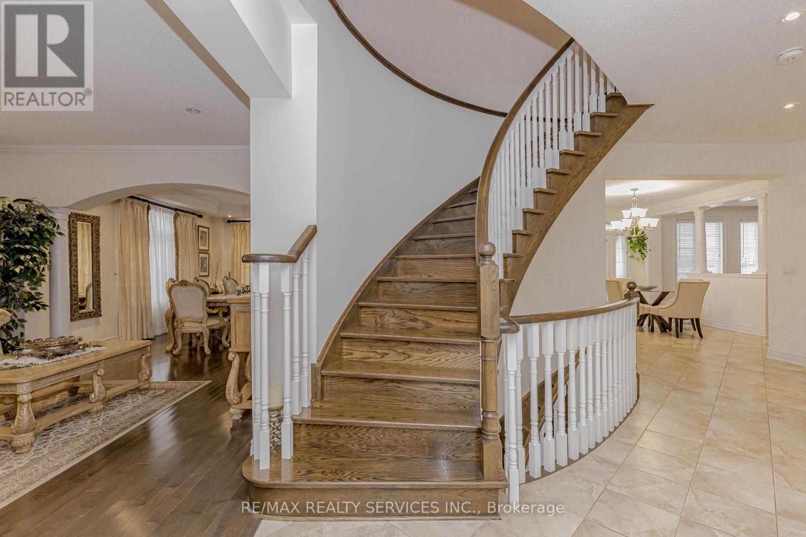 132 Bloomsbury Avenue, Brampton, Ontario  L6P 2X2 - Photo 20 - W12616344