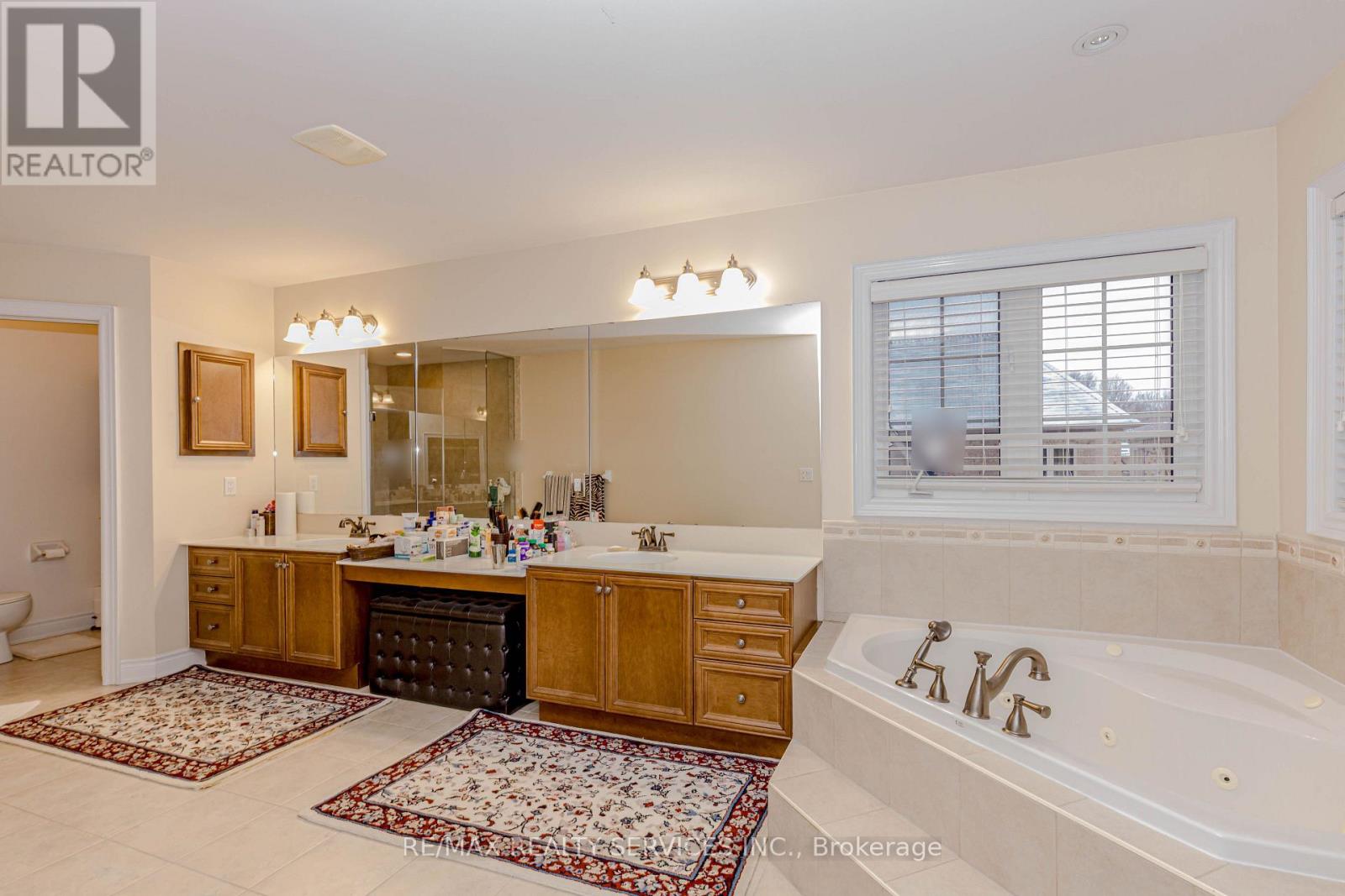 132 Bloomsbury Avenue, Brampton, Ontario  L6P 2X2 - Photo 24 - W12616344