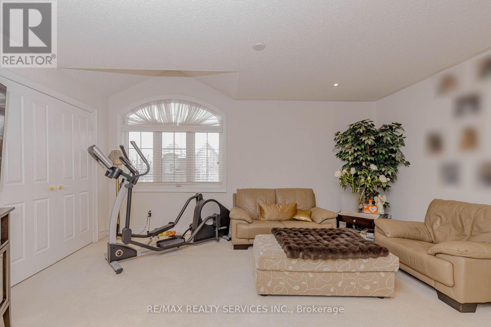 132 Bloomsbury Avenue, Brampton, Ontario  L6P 2X2 - Photo 31 - W12616344