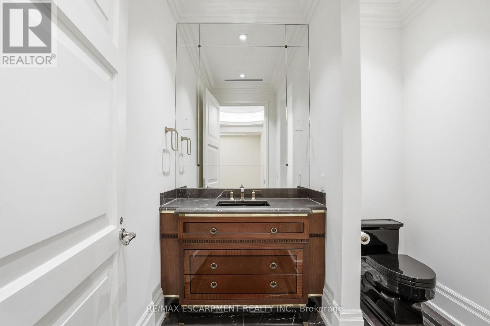 312 - 300 Randall Street, Oakville, Ontario  L6J 0G2 - Photo 13 - W12616350