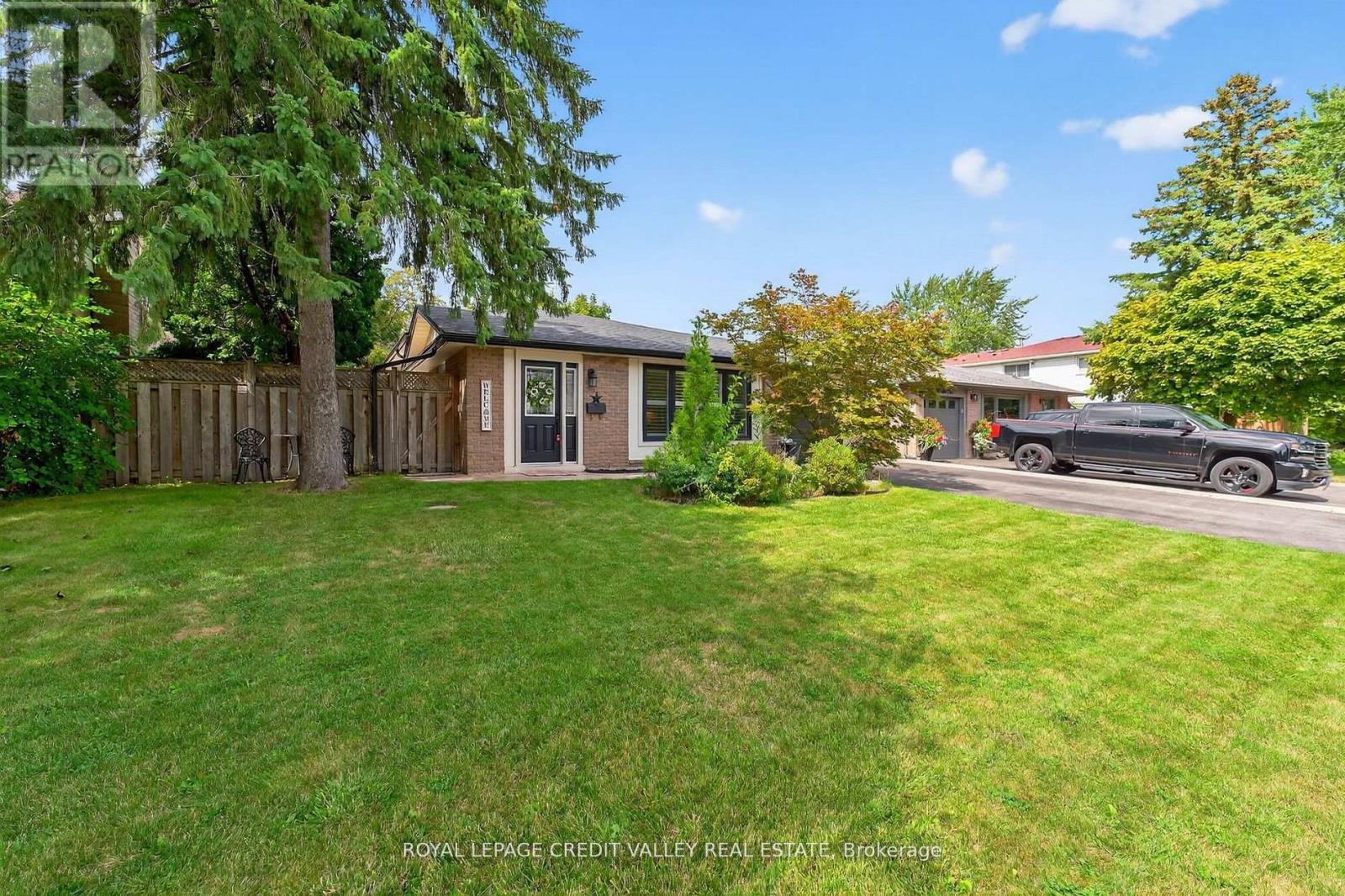 24 Willis Drive, Brampton, Ontario  L6W 1A9 - Photo 2 - W12616370