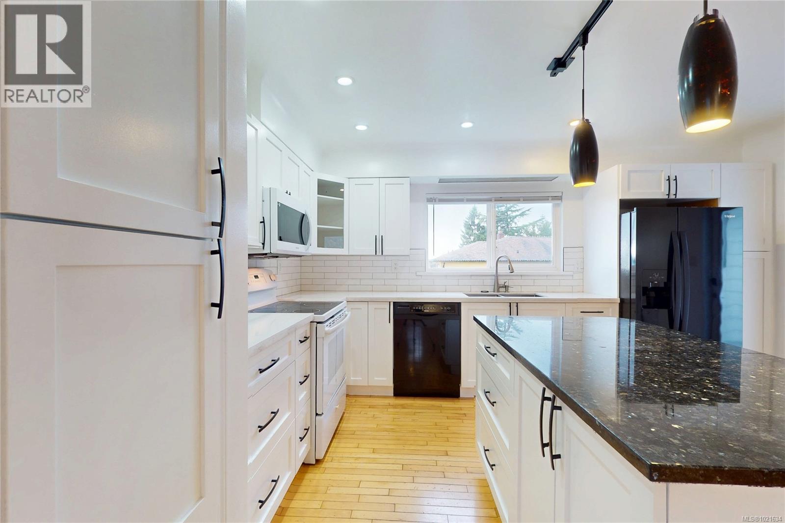 3876 Carey Rd, Saanich, British Columbia  V8Z 4C8 - Photo 18 - 1021634