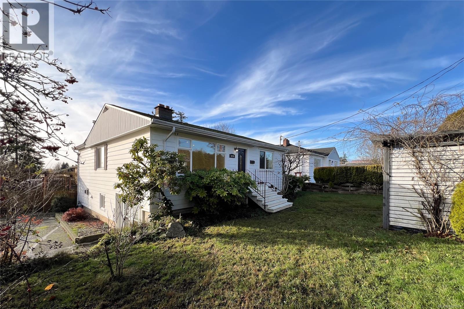 3876 Carey Rd, Saanich, British Columbia  V8Z 4C8 - Photo 3 - 1021634