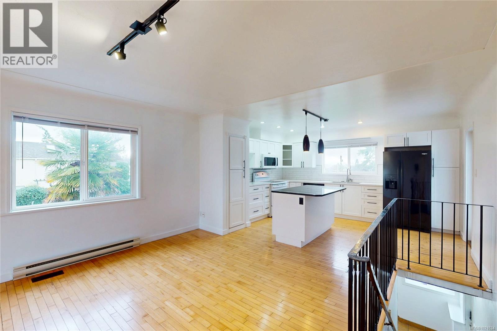 3876 Carey Rd, Saanich, British Columbia  V8Z 4C8 - Photo 22 - 1021634