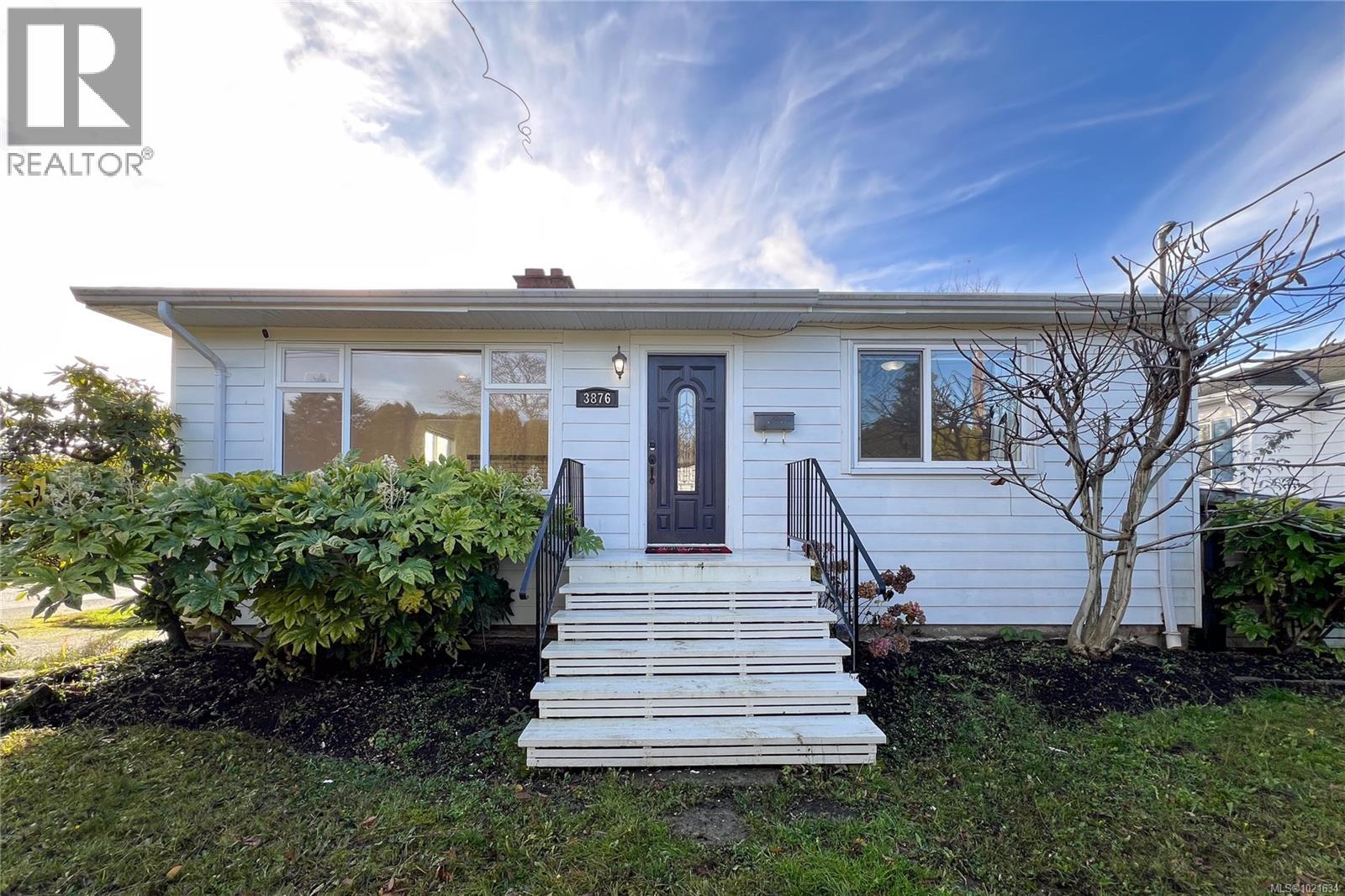 3876 Carey Rd, Saanich, British Columbia  V8Z 4C8 - Photo 2 - 1021634