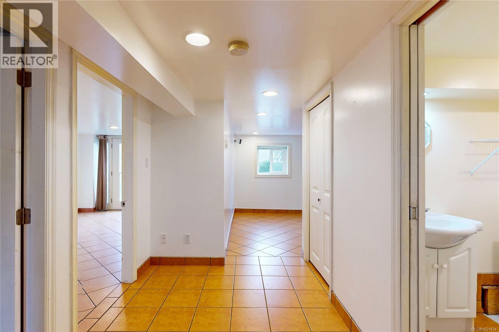 3876 Carey Rd, Saanich, British Columbia  V8Z 4C8 - Photo 37 - 1021634