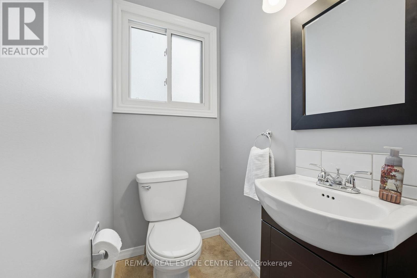 139 The Country Way, Kitchener, Ontario  N2E 2L1 - Photo 11 - X12616244