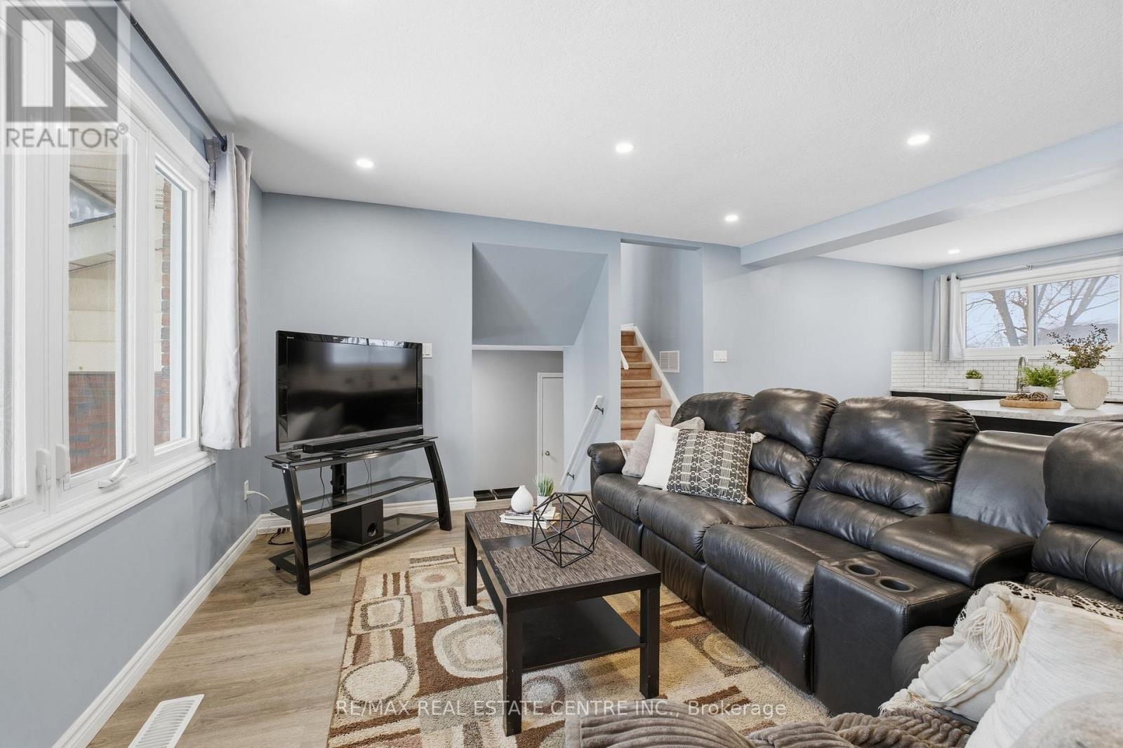 139 The Country Way, Kitchener, Ontario  N2E 2L1 - Photo 13 - X12616244