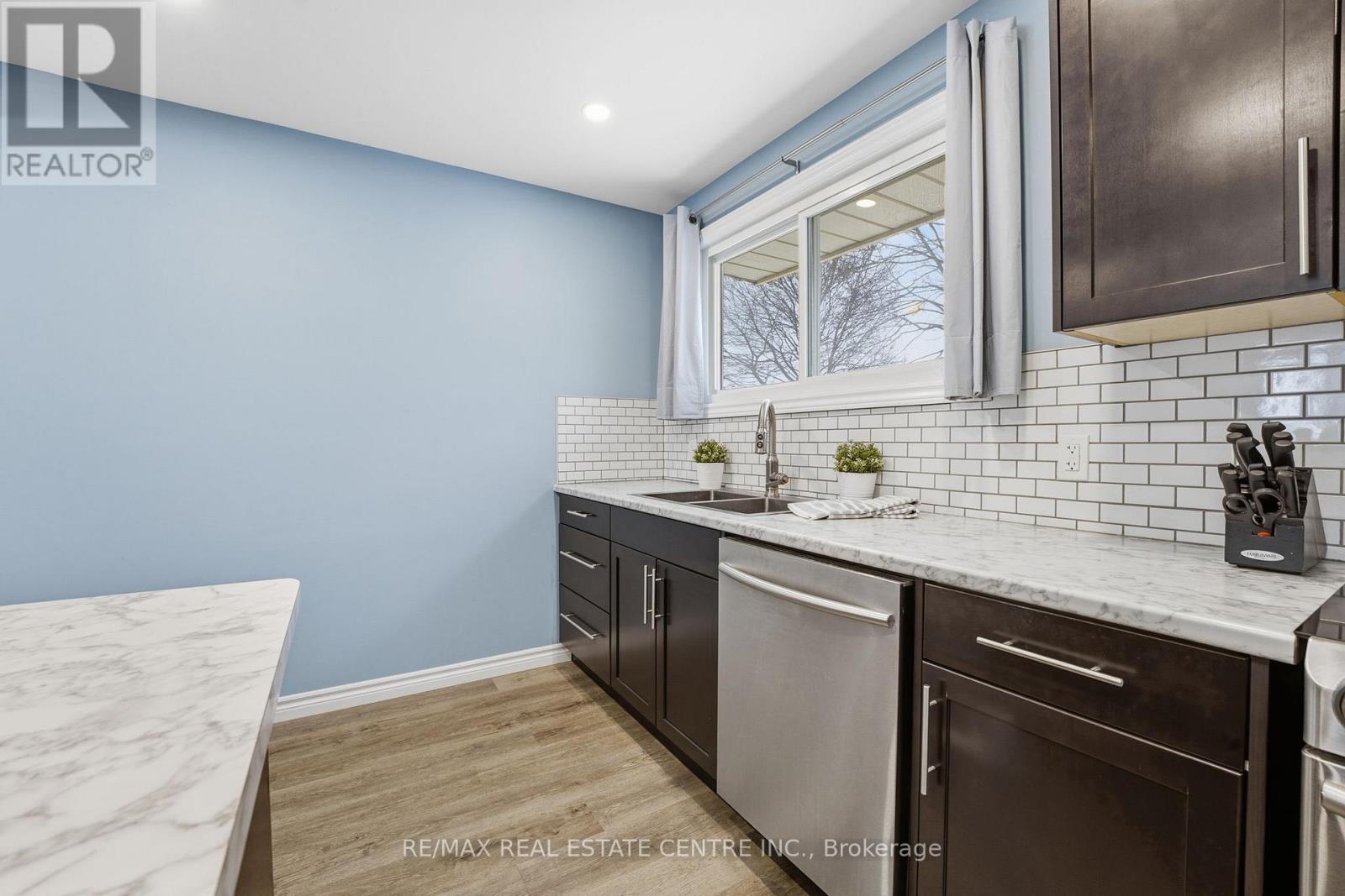 139 The Country Way, Kitchener, Ontario  N2E 2L1 - Photo 18 - X12616244