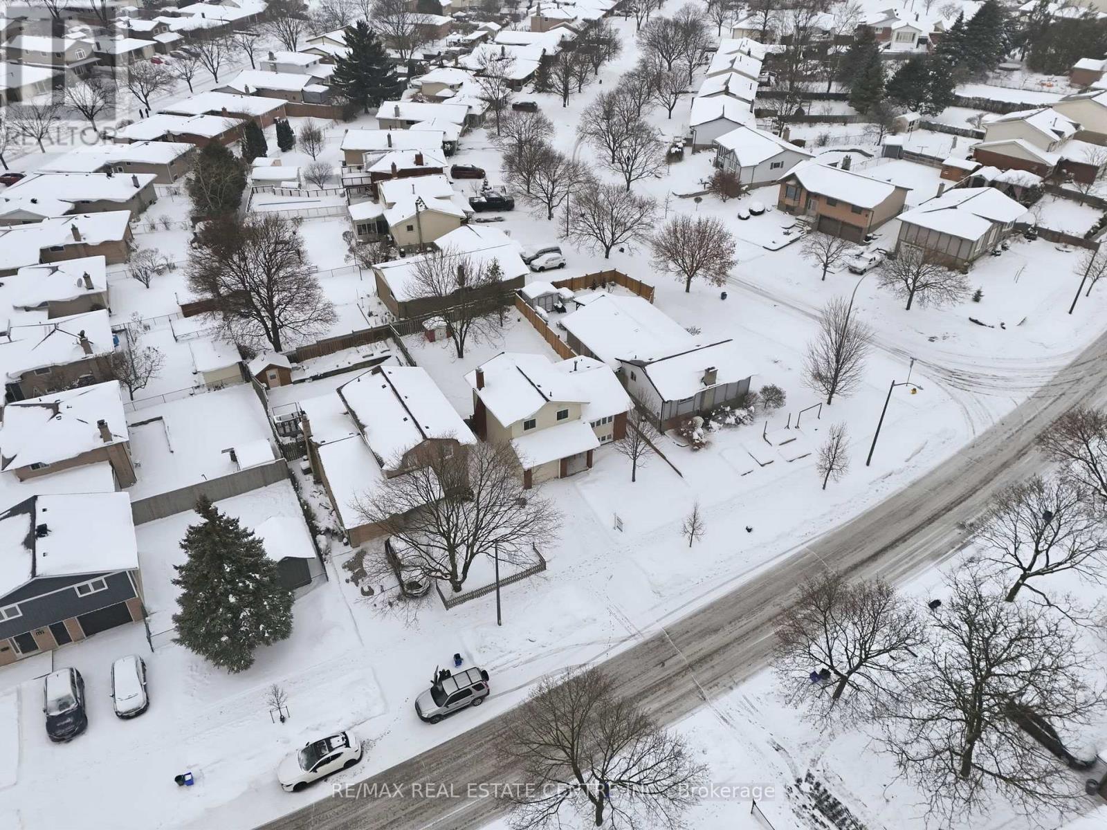 139 The Country Way, Kitchener, Ontario  N2E 2L1 - Photo 37 - X12616244