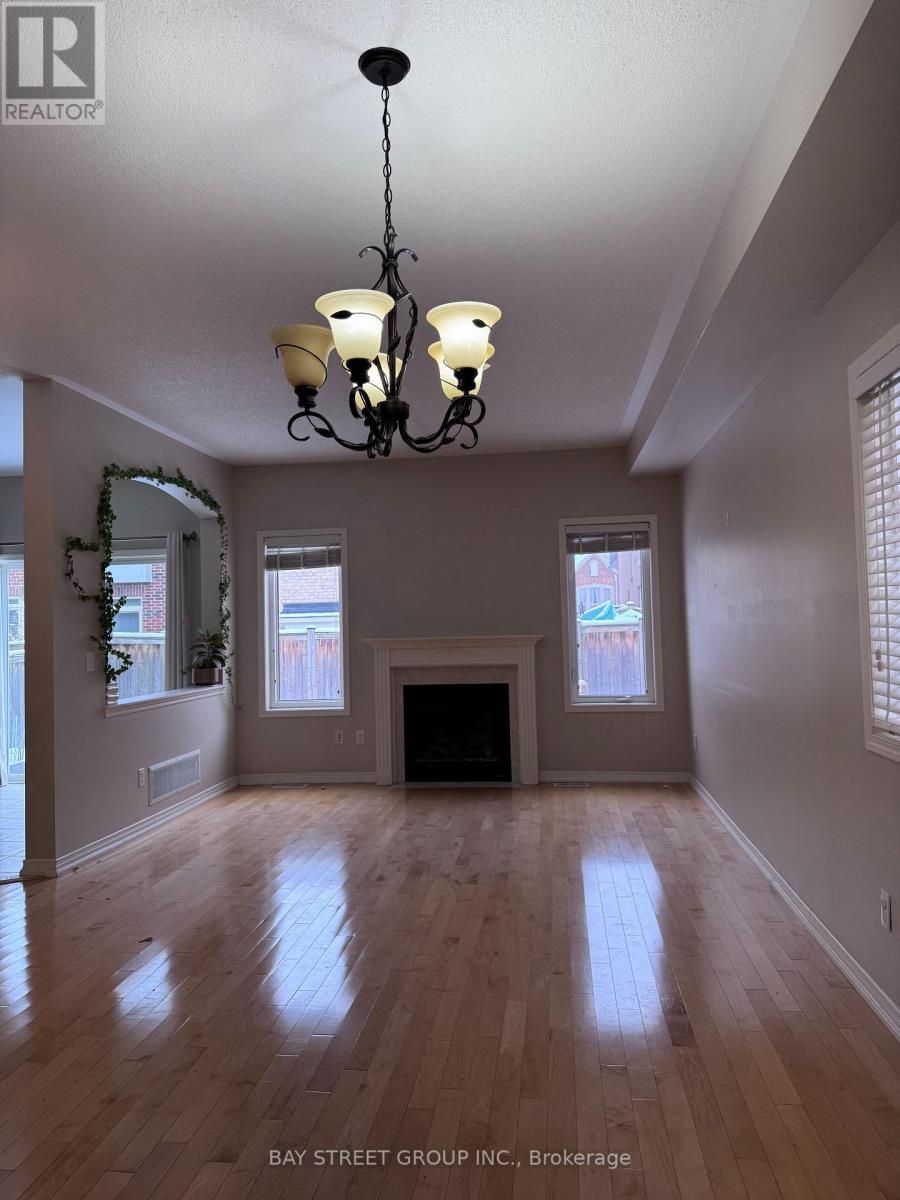 3196 Tim Dobbie Drive, Burlington, Ontario  L7M 0N4 - Photo 4 - W12557790