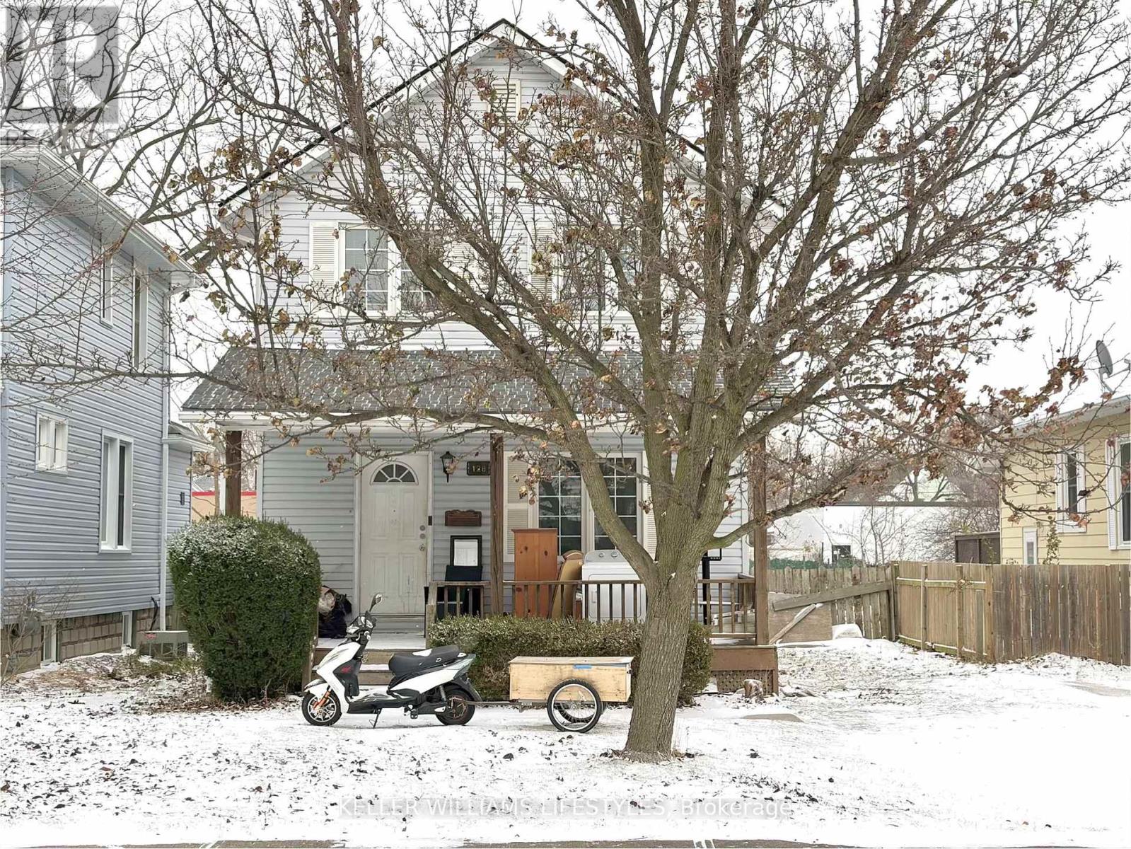 128 Stuart Street, Sarnia, Ontario  N7T 3B1 - Photo 2 - X12616434