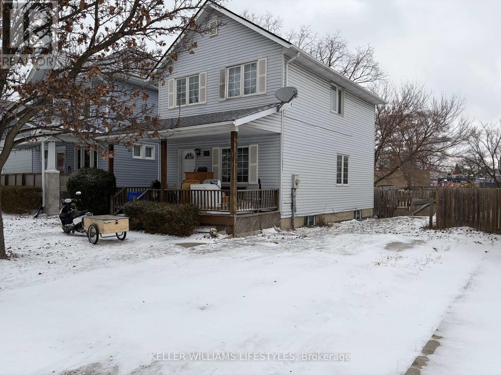 128 Stuart Street, Sarnia, Ontario  N7T 3B1 - Photo 3 - X12616434