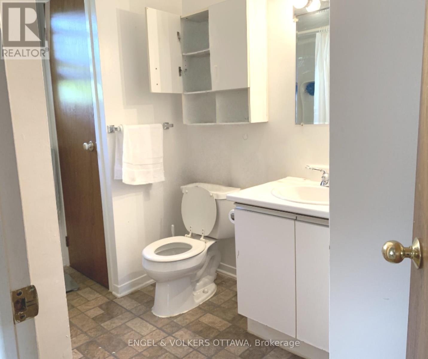 2924 Ahearn Avenue S, Ottawa, Ontario K2B 6Z9 - Photo 10 - X12616422