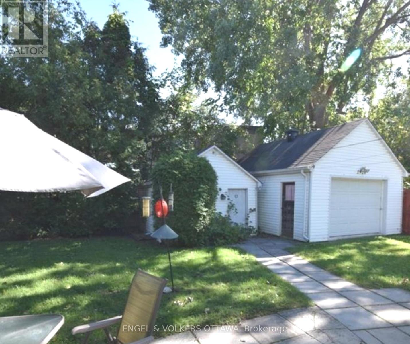 2924 Ahearn Avenue S, Ottawa, Ontario K2B 6Z9 - Photo 2 - X12616422