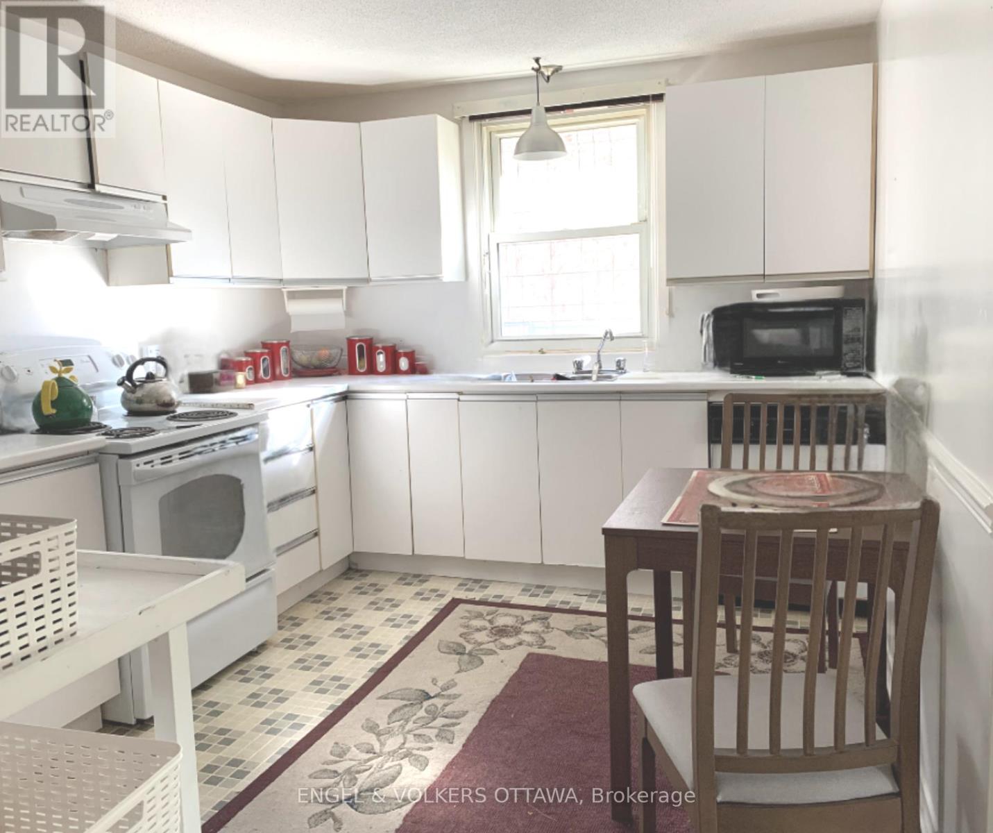 2924 Ahearn Avenue S, Ottawa, Ontario K2B 6Z9 - Photo 6 - X12616422