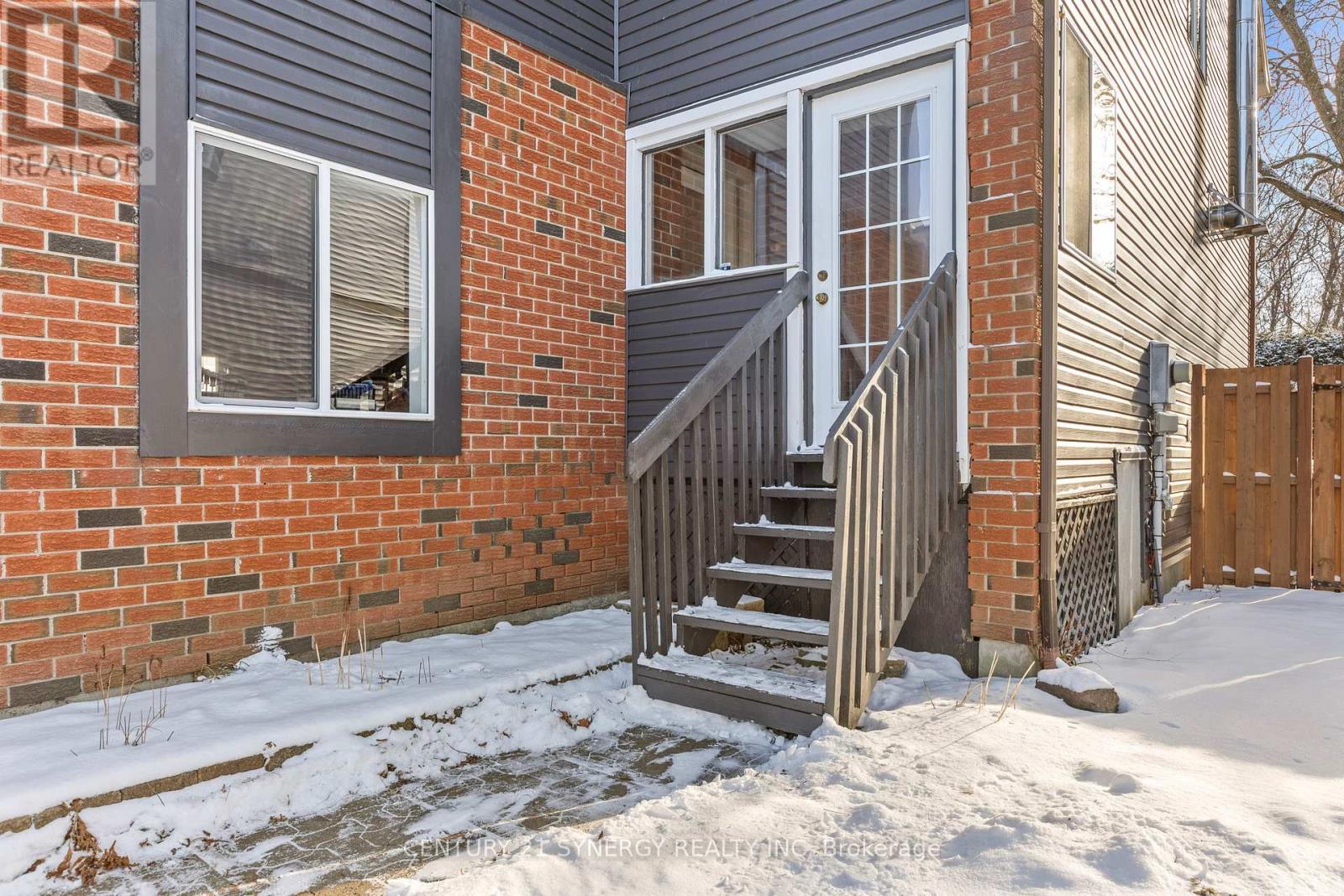 34 Rosegarden Crescent, Ottawa, Ontario  K1T 3A9 - Photo 3 - X12616428