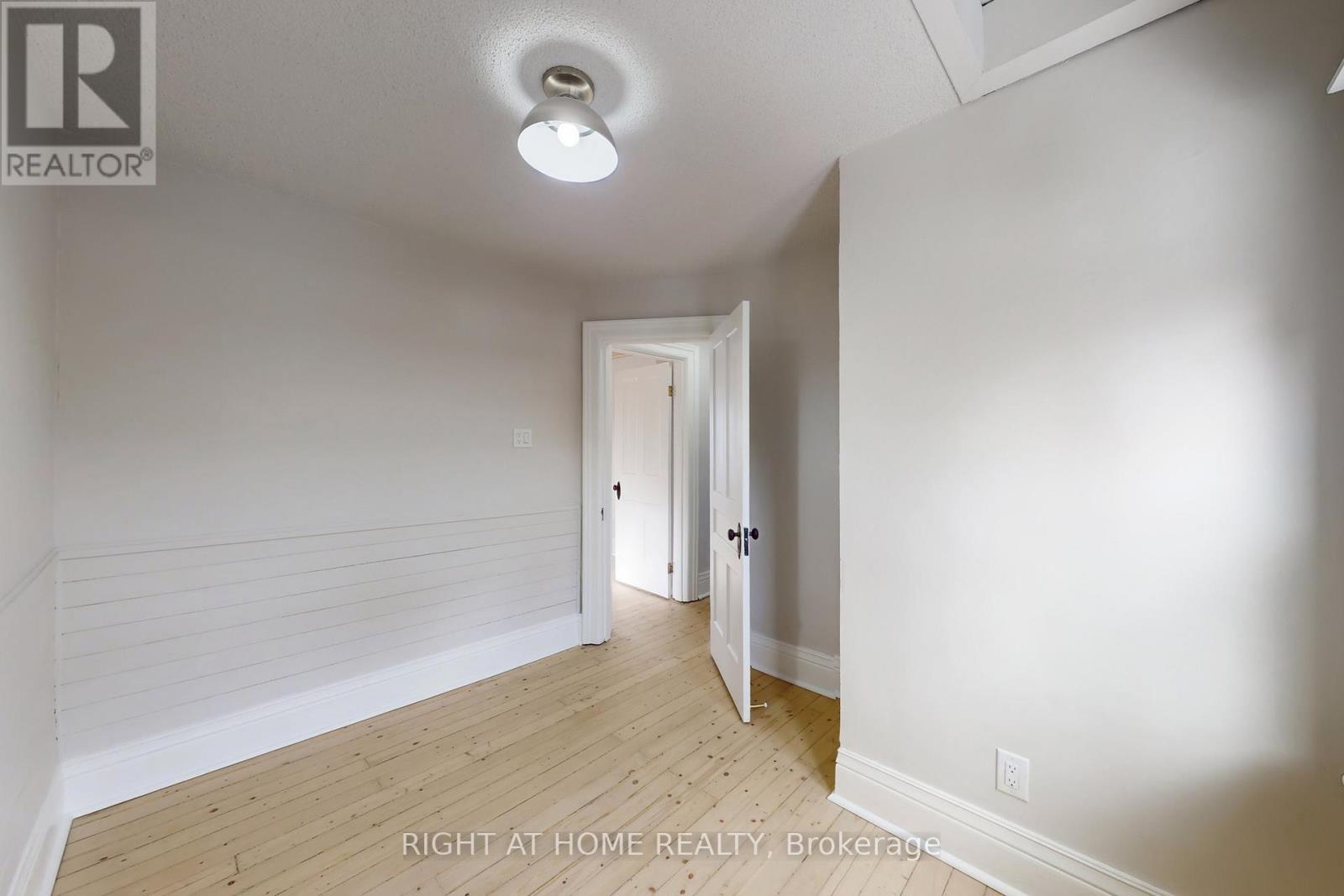 Upper - 333 Millard Avenue, Newmarket, Ontario  L3Y 1Z5 - Photo 14 - N12583784