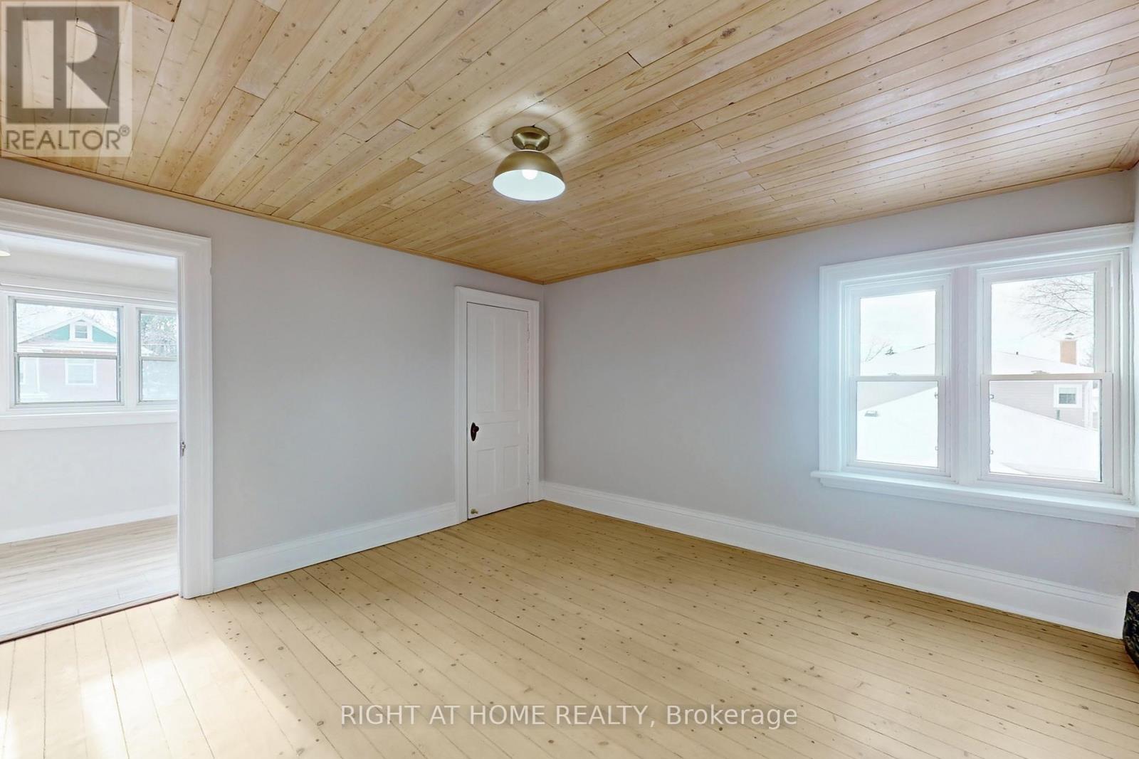 Upper - 333 Millard Avenue, Newmarket, Ontario  L3Y 1Z5 - Photo 10 - N12583784