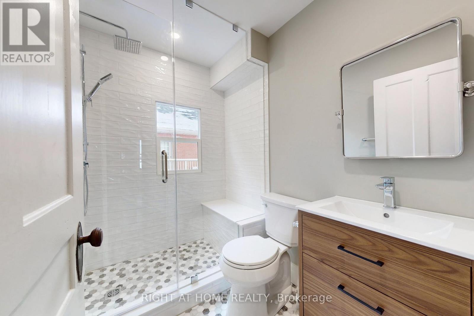 Upper - 333 Millard Avenue, Newmarket, Ontario  L3Y 1Z5 - Photo 12 - N12583784