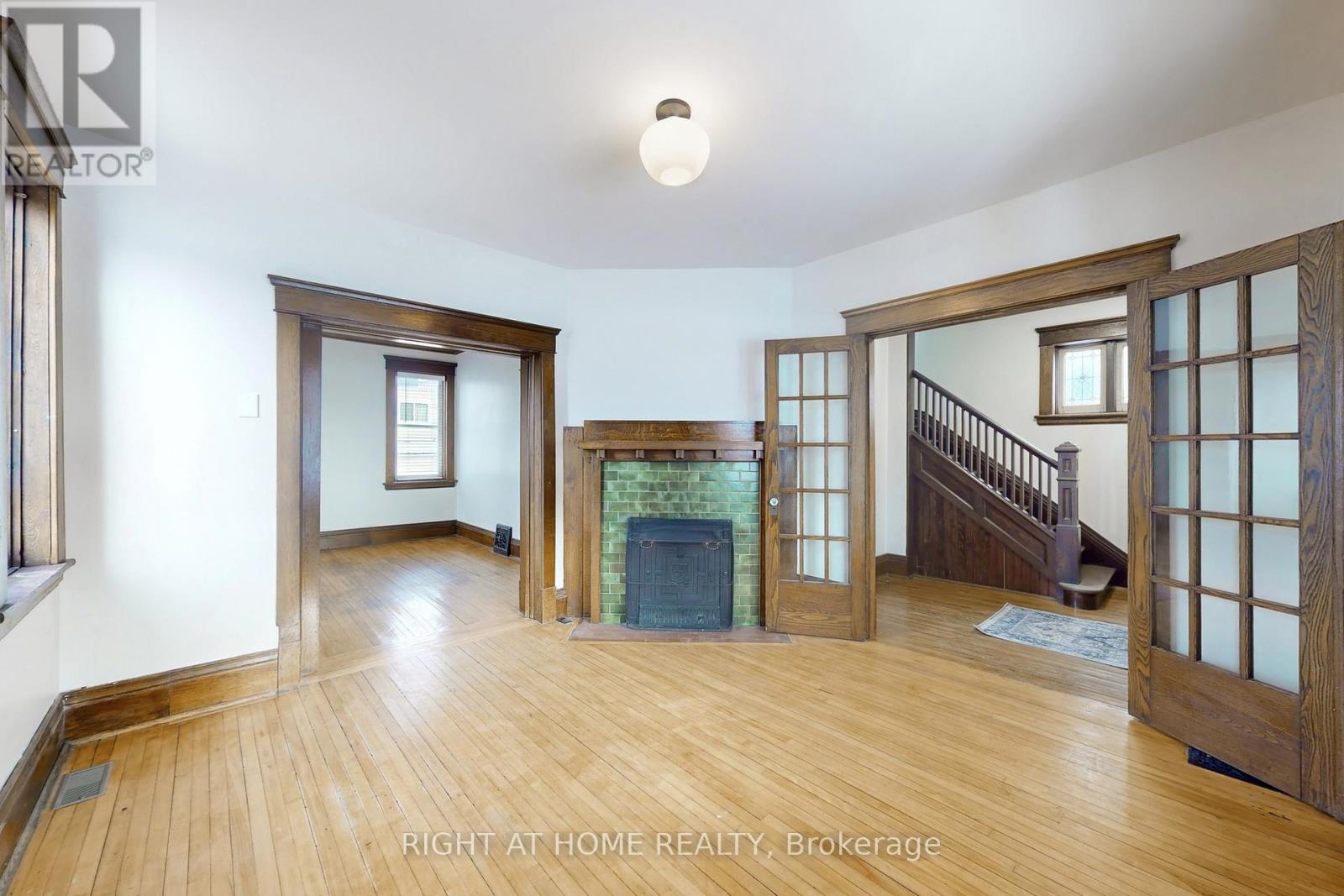 Upper - 333 Millard Avenue, Newmarket, Ontario  L3Y 1Z5 - Photo 2 - N12583784