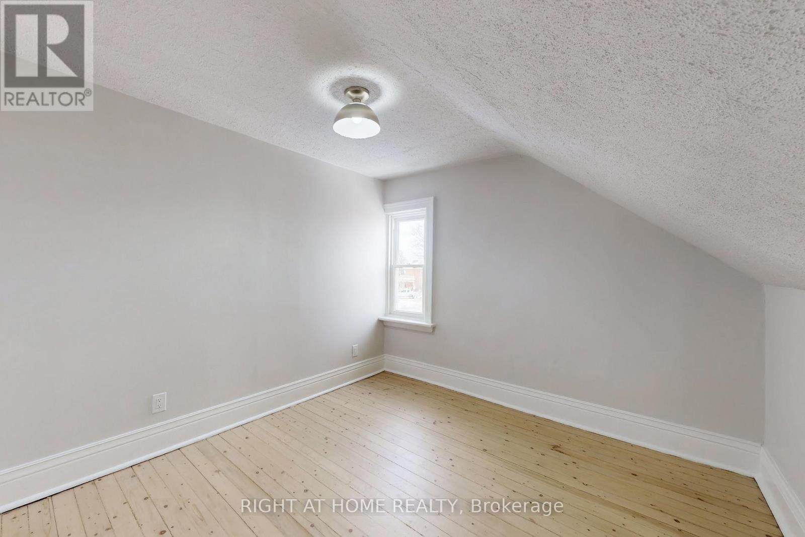 Upper - 333 Millard Avenue, Newmarket, Ontario  L3Y 1Z5 - Photo 15 - N12583784