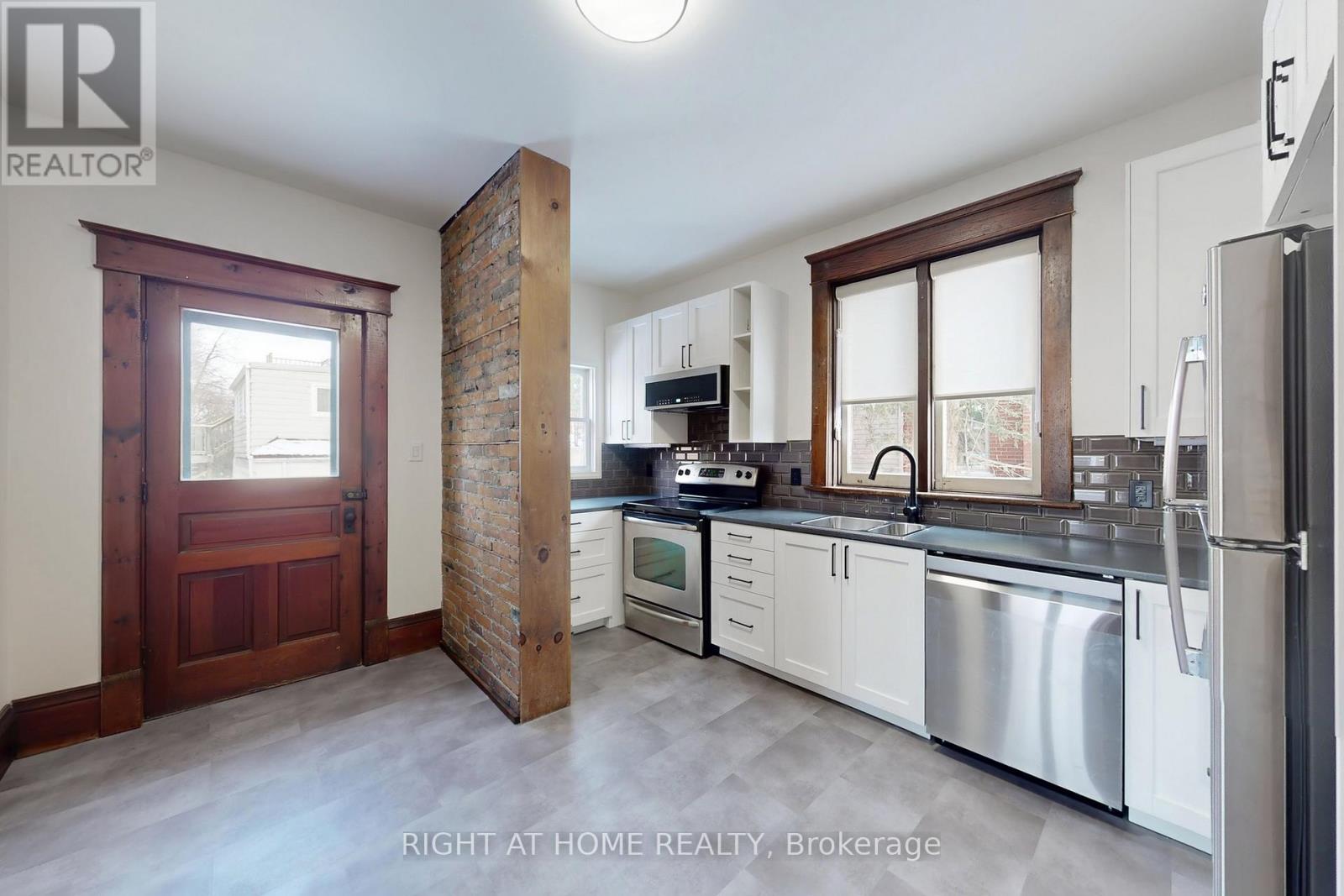 Upper - 333 Millard Avenue, Newmarket, Ontario  L3Y 1Z5 - Photo 6 - N12583784