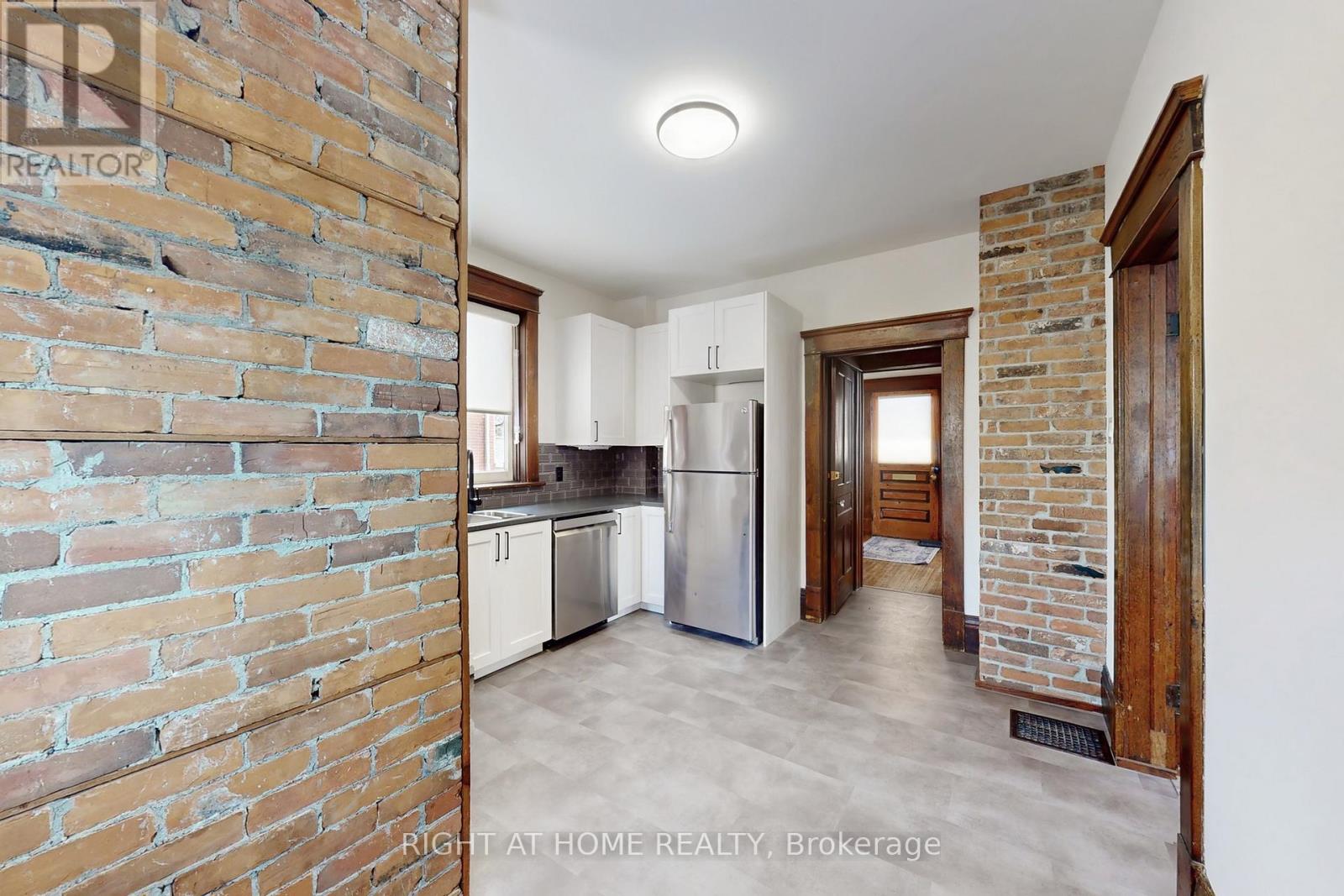 Upper - 333 Millard Avenue, Newmarket, Ontario  L3Y 1Z5 - Photo 7 - N12583784