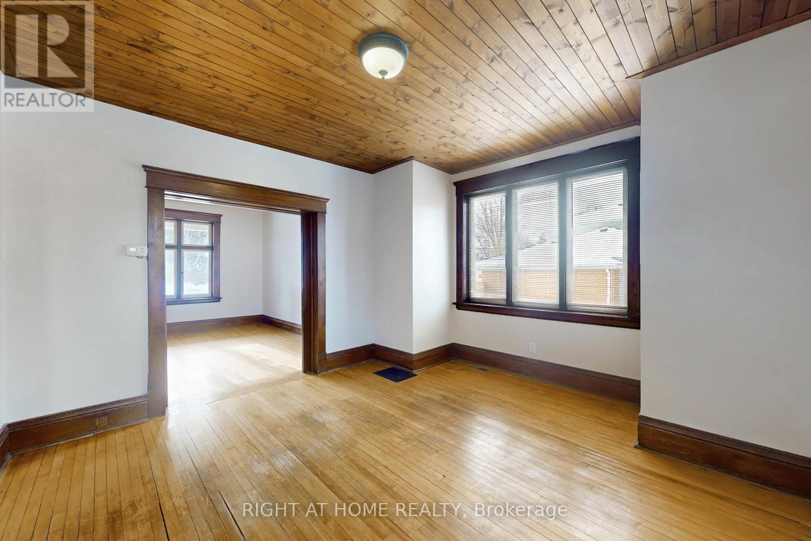 Upper - 333 Millard Avenue, Newmarket, Ontario  L3Y 1Z5 - Photo 4 - N12583784