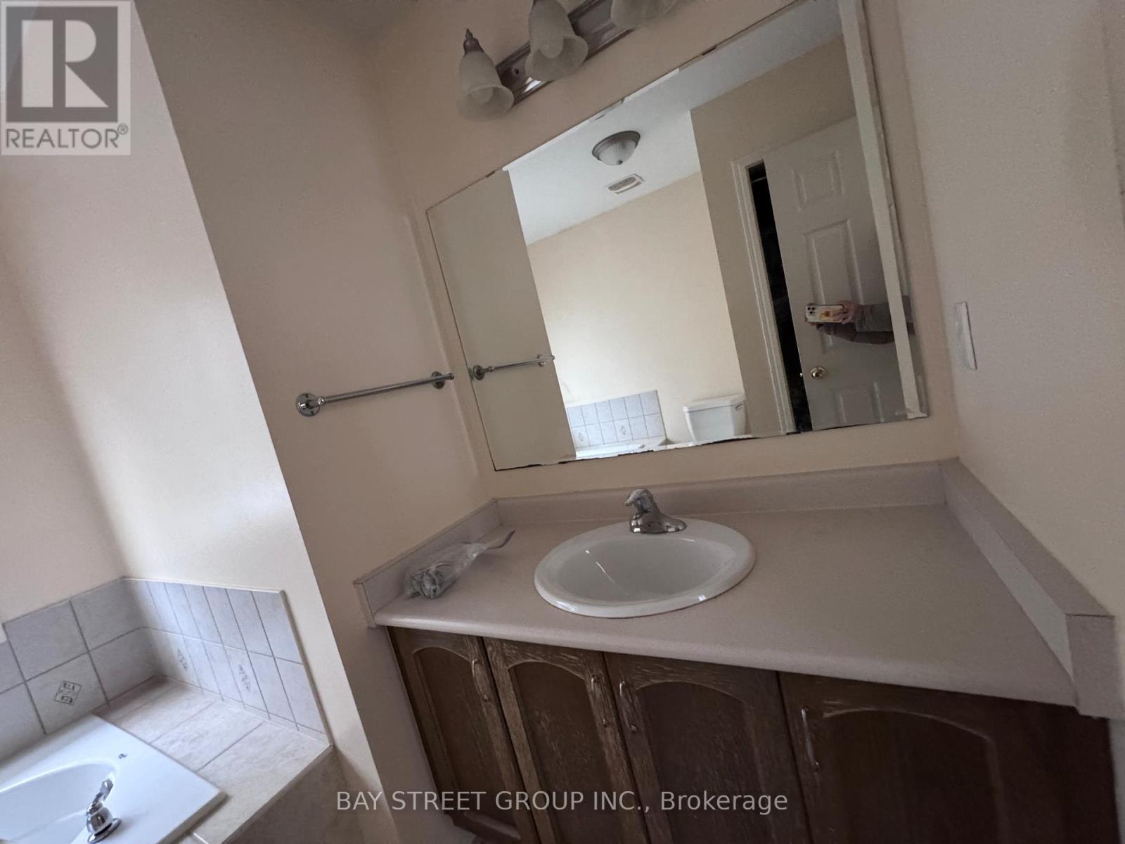 3196 Tim Dobbie Drive, Burlington, Ontario  L7M 0N4 - Photo 21 - W12557790