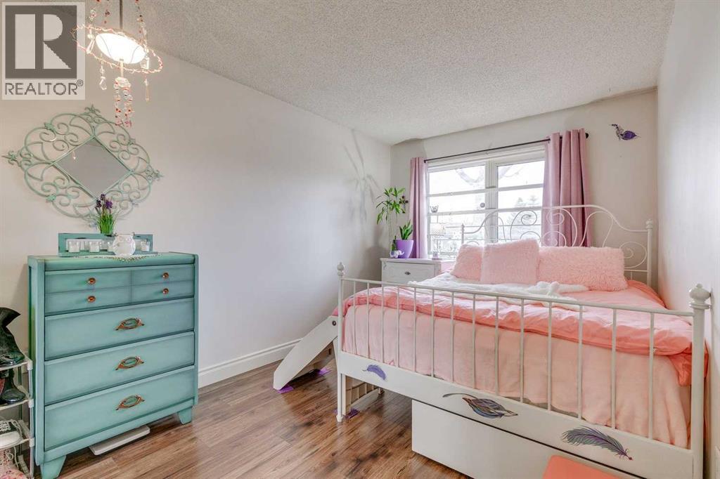 2848 Dovely Park Se, Calgary, Alberta  T2B 3G9 - Photo 15 - A2271427