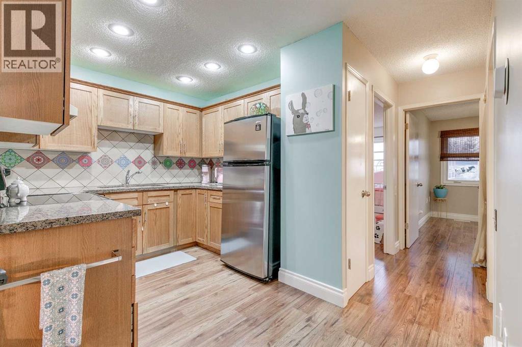 2848 Dovely Park Se, Calgary, Alberta  T2B 3G9 - Photo 10 - A2271427