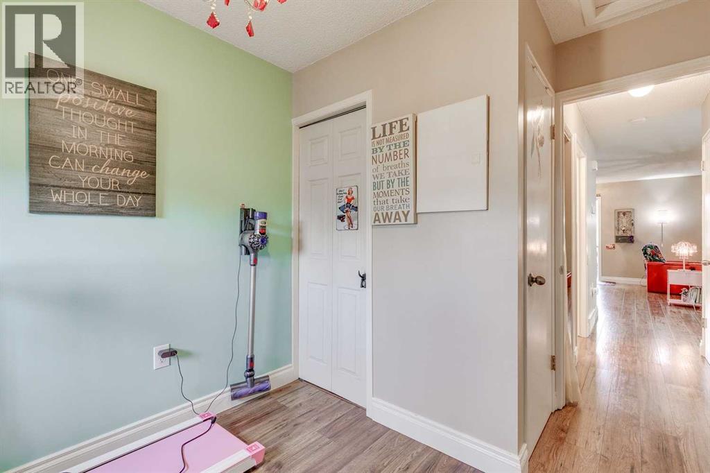 2848 Dovely Park Se, Calgary, Alberta  T2B 3G9 - Photo 18 - A2271427